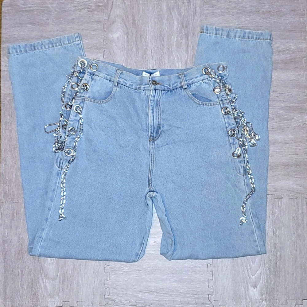 Oversize jeans with chains on the side
